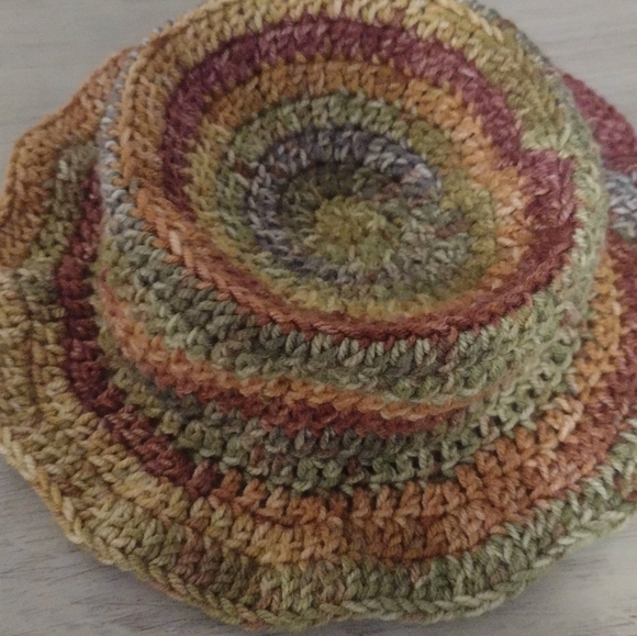 Ruffle crochet bucket fishermen's hat - Picture 2 of 5